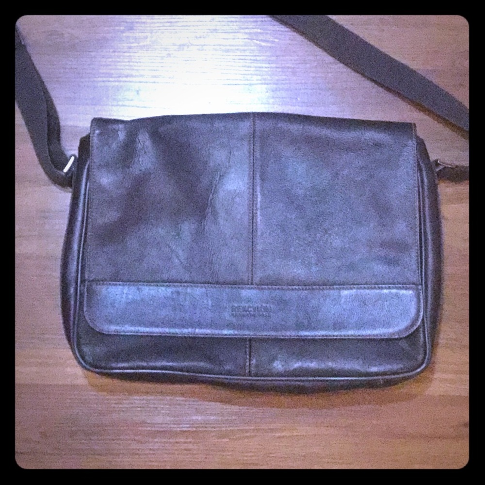 Kenneth Cole Reaction messenger bag